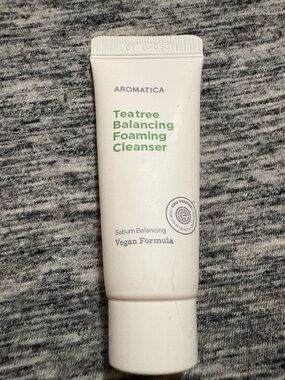 Teatree Balancing Foaming Cleanser - Green